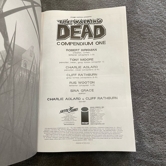 The Walking Dead Compendium One Comic Book - Picture 2 of 5